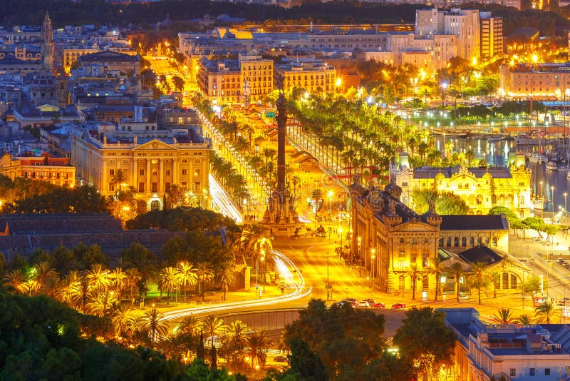 Mirador De Colom przy nocą, Barcelona, Hiszpania zdjęcie stock Mirador De Colom przy nocą, Barcelona, Hiszpania zdjęcie stock