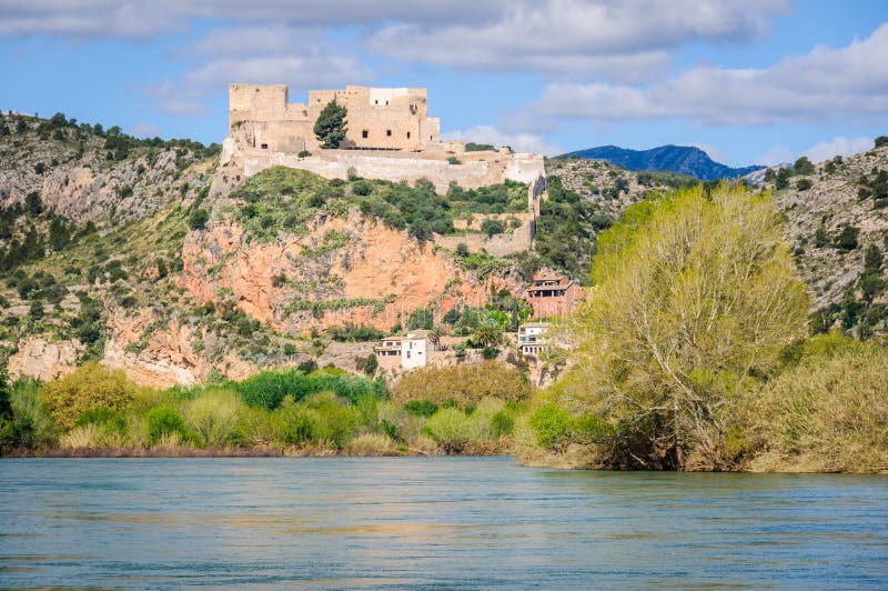 Miravet Castle στην Καταλωνία, Ισπανία στοκ φωτογραφίες με δικαίωμα ελεύθερης χρήσης Miravet Castle στην Καταλωνία, Ισπανία στοκ φωτογραφίες με δικαίωμα ελεύθερης χρήσης