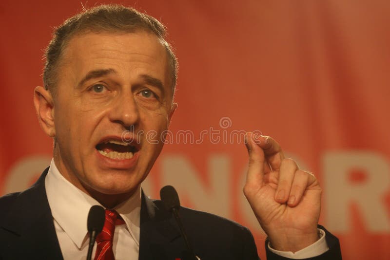 BUCHAREST RUMUNIA, Luty, - 20, 2010: Mircea Geoana, mówi przy kongresem narodowym Ogólnospołecznego Demokrata przyjęcie PSD