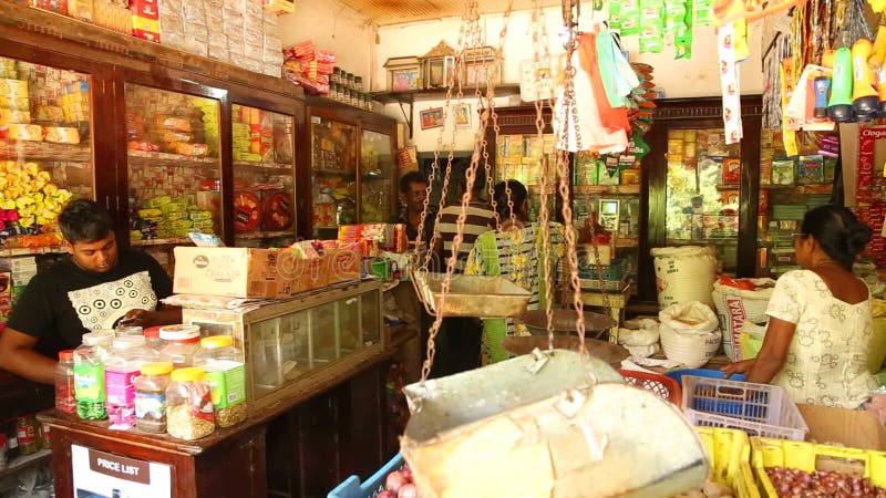 MIRISSA SRI LANKA - MARS 2014: Sikten av lokalen shoppar i Mirissa Dessa litet shoppar direkt mestadels från turister