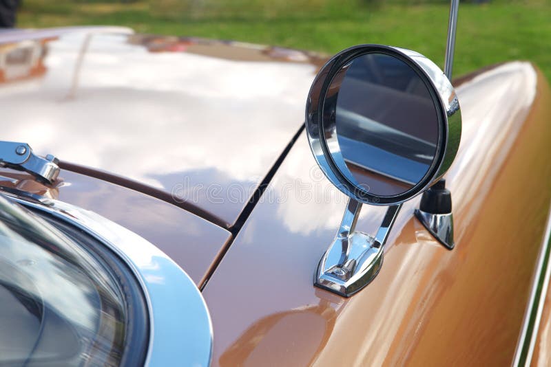 Fenêtre Avec Des Essuie-glace De Voiture De Vintage Image stock - Image du  pluie, glace: 56229351