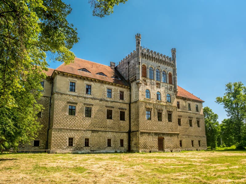 Mirow slott i Ksiaz Wielki, Polen arkivbilder Mirow slott i Ksiaz Wielki, Polen arkivbilder