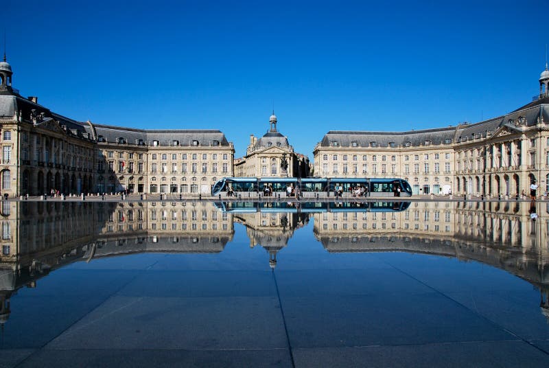 The mirror in Bordeaux