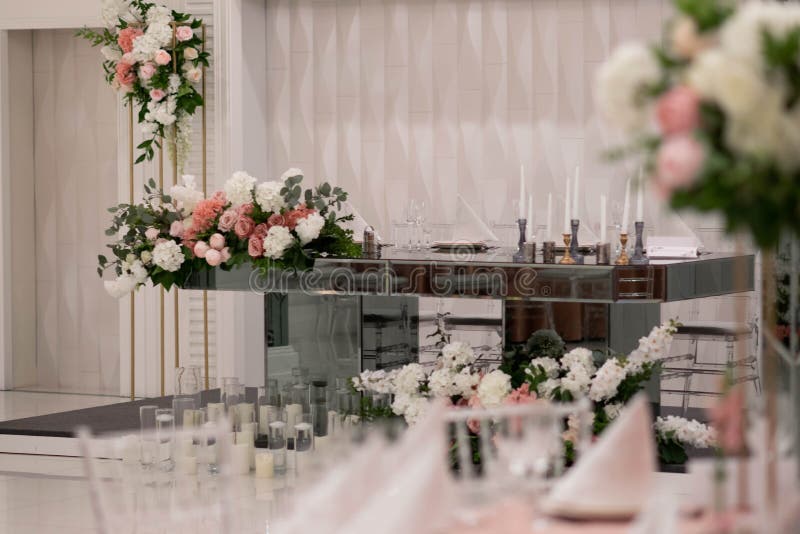 Mirror Main Table at a Wedding Reception with Beautiful Fresh Flowers