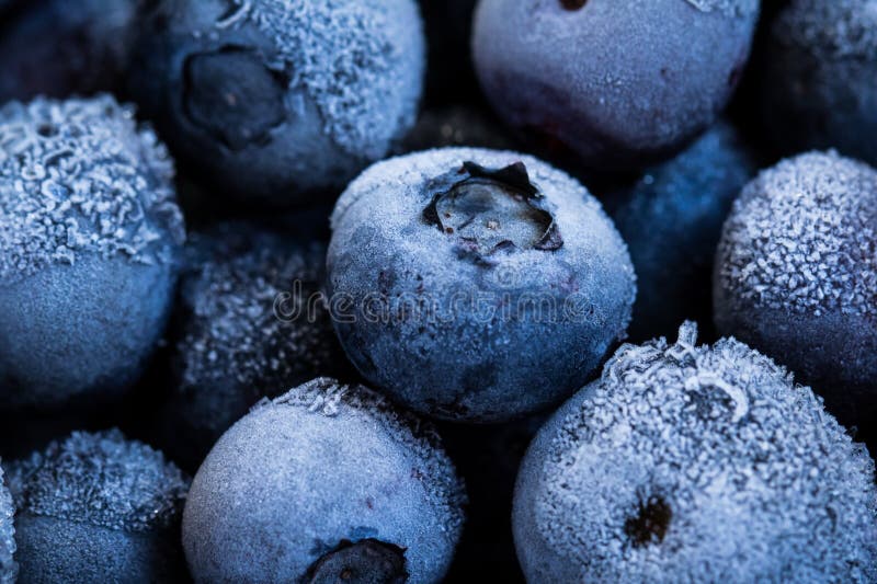 Mirtilli congelati come sfondo. Frutta organica sana. Antiossidante naturale. Chiudi