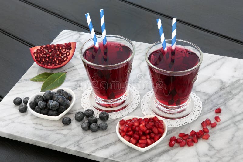 Mirtillo e melograno Juice Drink fotografia stock libera da diritti Mirtillo e melograno Juice Drink fotografia stock libera da diritti