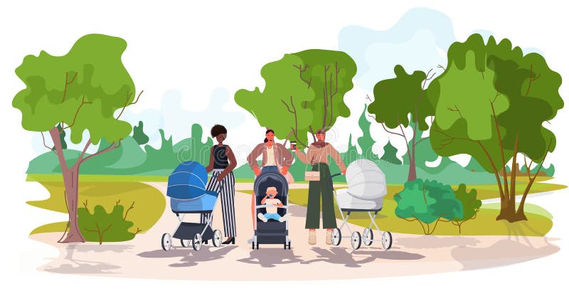 Mischungsrennmütter, die mit Neugeborenen in der Stadt Parklandschaft des Spaziergängermutterschaftskonzeptes gehen.