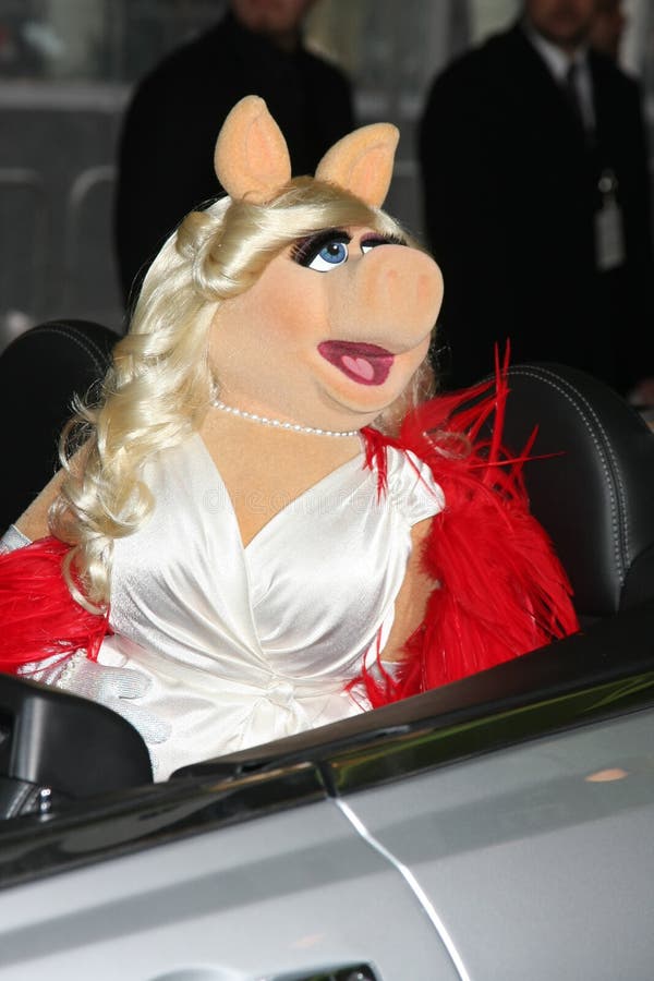 Miss piggy muppets 2011 hi-res stock photography and images - Alamy