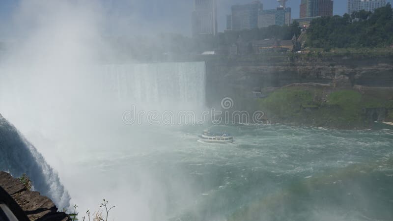 Misty Niagara River And Falls royaltyfri bild Misty Niagara River And Falls royaltyfri bild