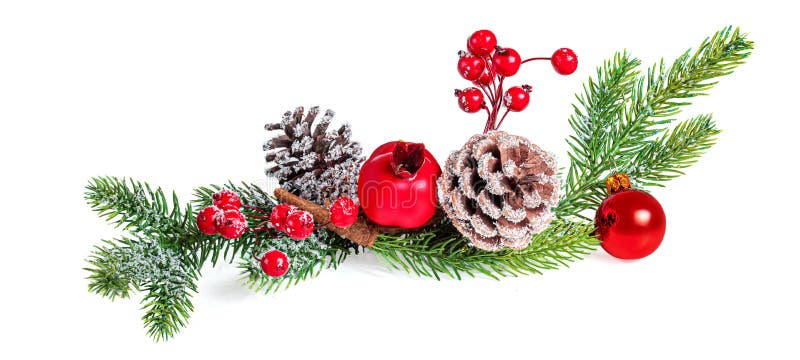 Mit dem Weihnachtsbaumast Beerenkiefernkegel und rotem Ball isoliert auf weißem Hintergrund. Weihnachtsgirlande. Dekoration des ne