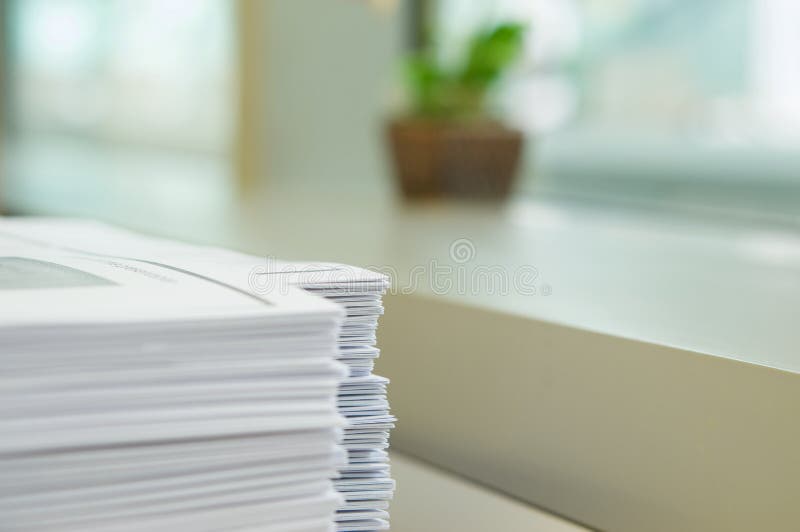 Mitteilungsblatt im Büro lizenzfreies stockfoto Mitteilungsblatt im Büro lizenzfreies stockfoto