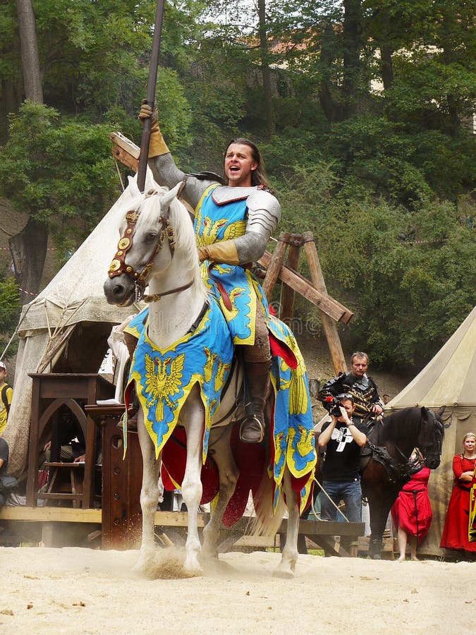 Mittelalterliche Ritter Auf Pferden, Kampf Redaktionelles