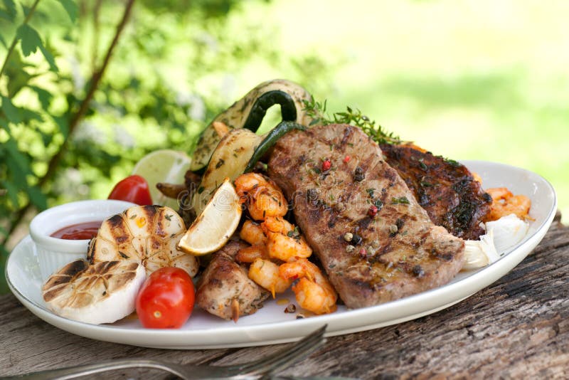 Mixed grill stock image. Image of steak, fire, beef, peppercorns 25317987
