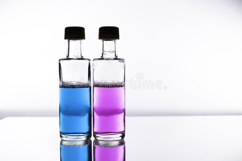 Miłość napój miłosny - substancje chemiczne płeć wybór obraz royalty free Miłość napój miłosny - substancje chemiczne płeć wybór obraz royalty free
