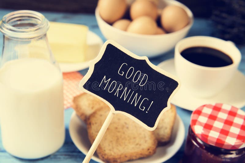 Mjölka, kaffe och rostade bröd och den bra morgonen för text arkivfoton Mjölka, kaffe och rostade bröd och den bra morgonen för text arkivfoton