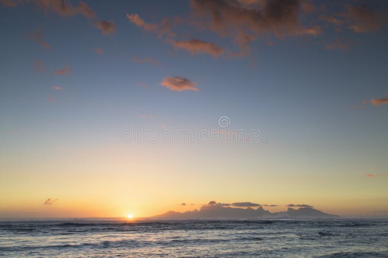 Mo'orea bij zonsondergang, Franse Polynesia stock fotografie Mo'orea bij zonsondergang, Franse Polynesia stock fotografie
