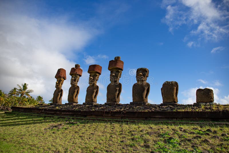 Moai på Anakena Beach på Easter Island Rapa Nui royaltyfri bild