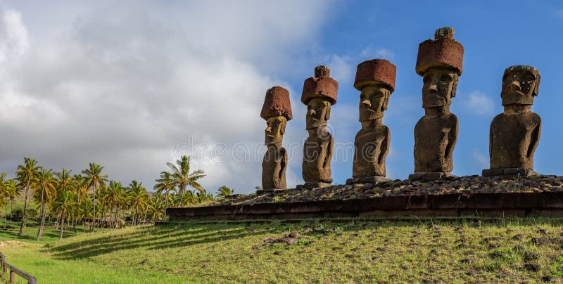 Moai på Anakena Beach på Easter Island Rapa Nui fotografering för bildbyråer