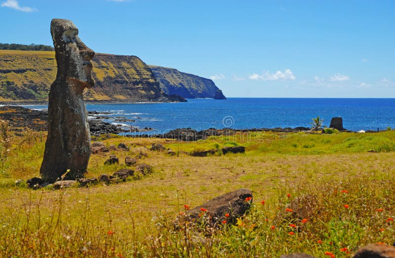 Moai-Stein-Statue auf Küste, Osterinsel lizenzfreie stockfotos Moai-Stein-Statue auf Küste, Osterinsel lizenzfreie stockfotos