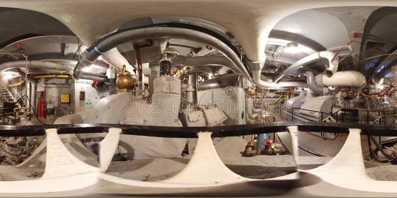 MOBIEL - 12 MEI: Oorlogsschip BB-60, 360 VR mening van USS Alabama binnen de ruimte van motormachines aan boord van dit Zuid-Dako royalty-vrije stock afbeeldingen MOBIEL - 12 MEI: Oorlogsschip BB-60, 360 VR mening van USS Alabama binnen de ruimte van motormachines aan boord van dit Zuid-Dako royalty-vrije stock afbeeldingen