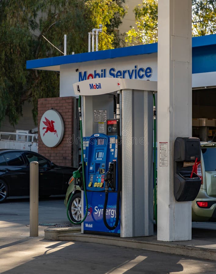 370 Gas Mobil Station Stock Photos Free & RoyaltyFree Stock Photos