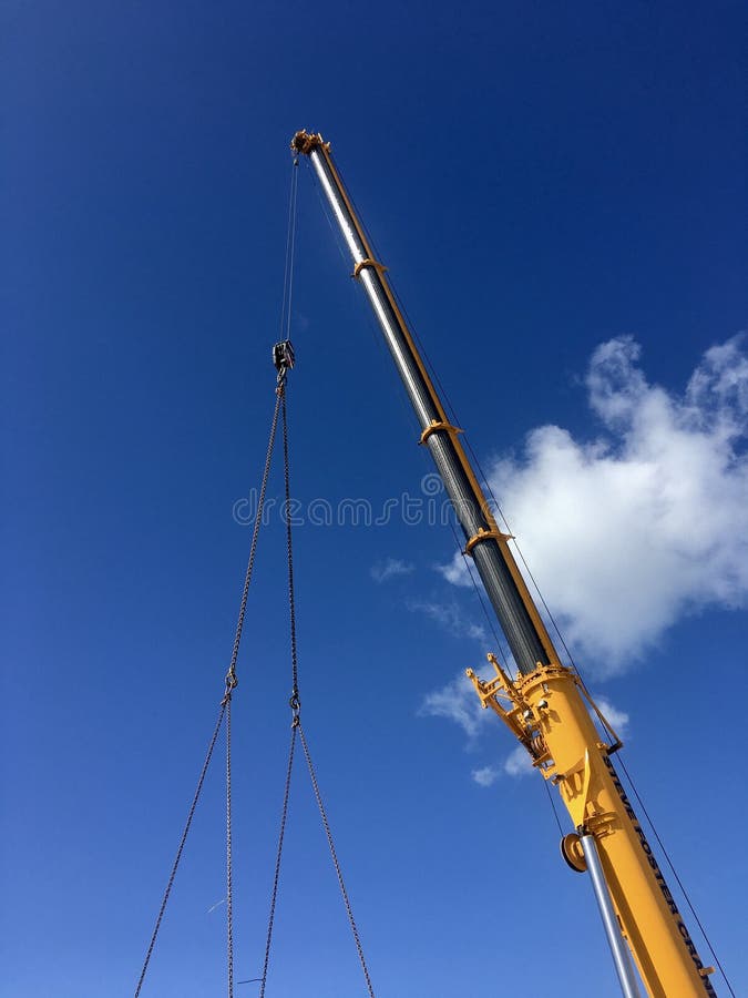 143 Mobile Crane Operating Lifting Stock Photos Free & RoyaltyFree