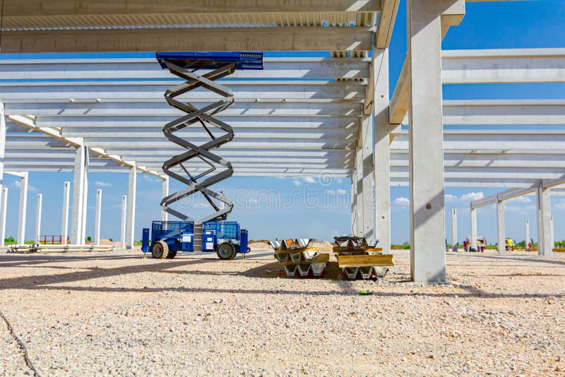 Mobile Scaffold, Stretched Scissor Lift Platform at Construction Site