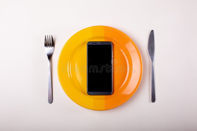 Mobiltelefongaffel och kniv arkivfoto Mobiltelefongaffel och kniv arkivfoto