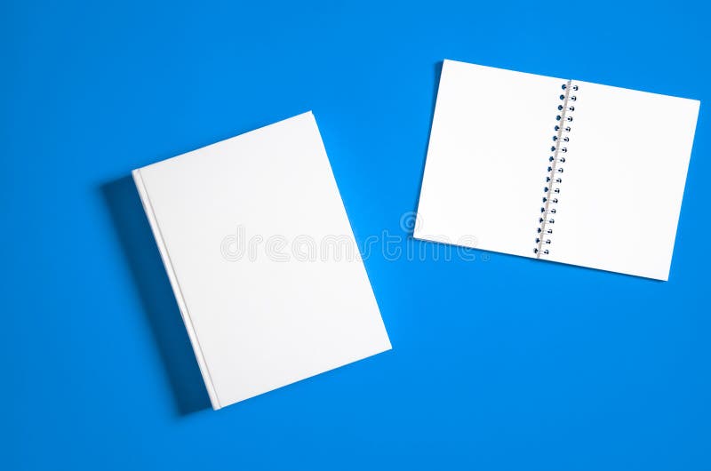 Download Mockup De Livro Branco Fechado Em Papel Branco Foto de ...