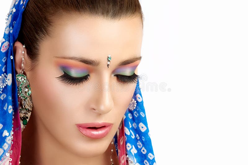 Moda étnica De La Belleza Mujer Hindú Maquillaje Colorido Foto de archivo -  Imagen de mujer, colorido: 47482158
