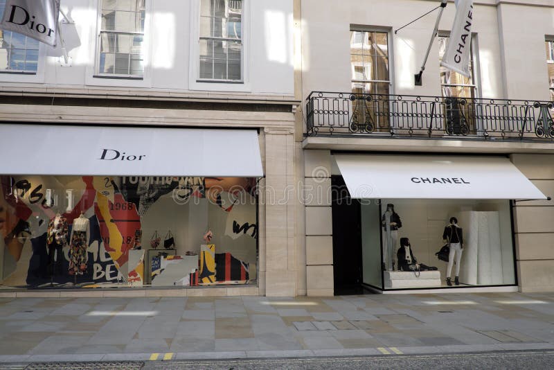 Goneryl Categoría derivación Moda de lujo Dior y Chanel foto editorial. Imagen de calle - 127148246