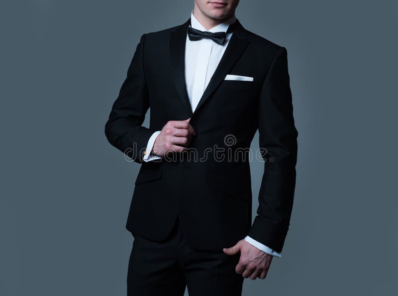 Homem De Vestimenta Formal. Moda Formal Para O Homem. Elegante Usando Terno  Formal Foto de Stock - Imagem de riqueza, forma: 252607592