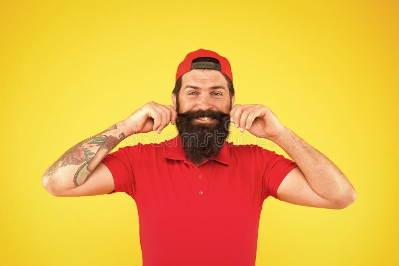 Moda estiva maschile. salone di barbiere e parrucchiere. essere alla moda e brutale. barba e baffi che si estirpano. felice immagini stock libere da diritti