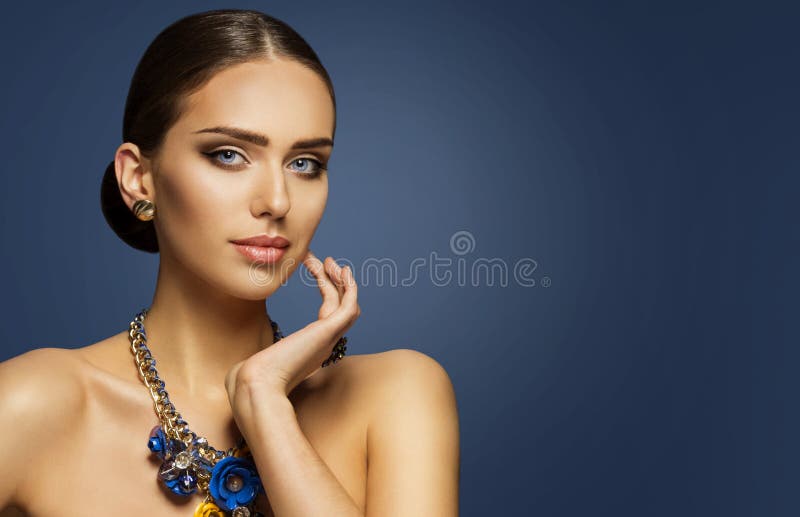 Moda modela Makeup, Elegan kobiety piękna twarz Uzupełniał portret obrazy stock