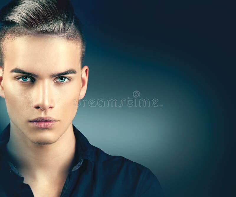 Moda modela mężczyzna portret obrazy royalty free