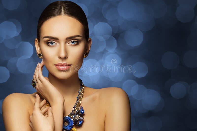 Moda modela piękno, Piękny kobiety twarzy Makeup, Elegancki młodej dziewczyny studia portret zdjęcie stock