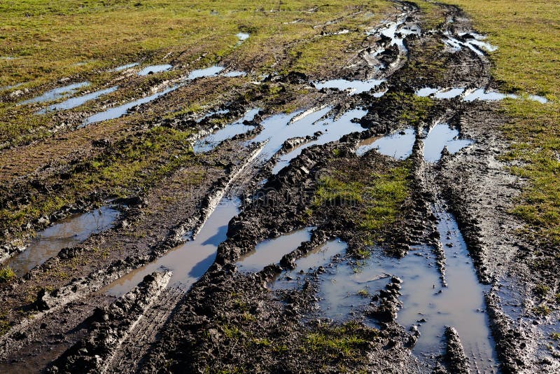 Modderige landweg royalty-vrije stock afbeelding