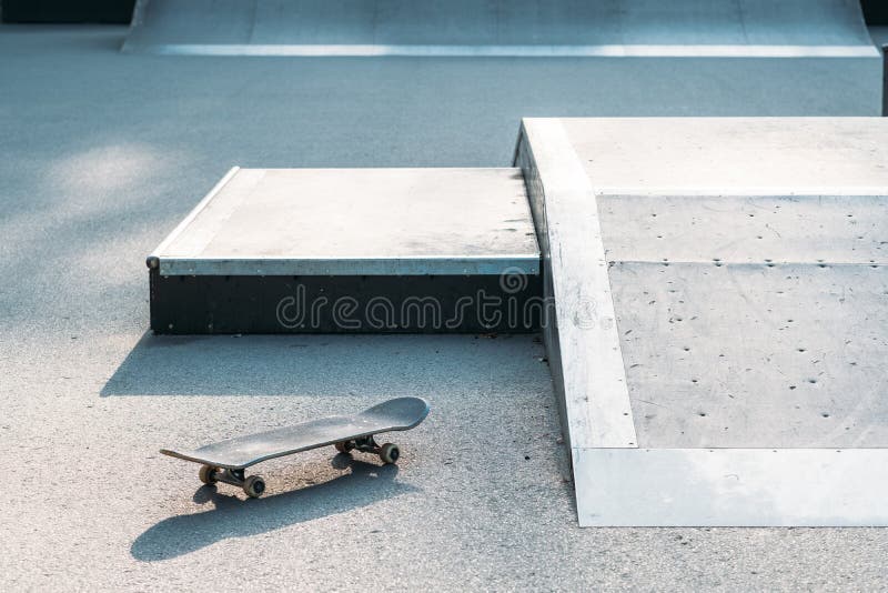 Mode de vie urbain de sports extrêmes de parc de planche à roulettes image stock