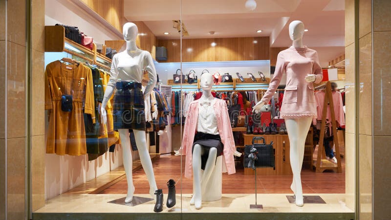 Mode shoppar framdelen för fönsterklädlagret