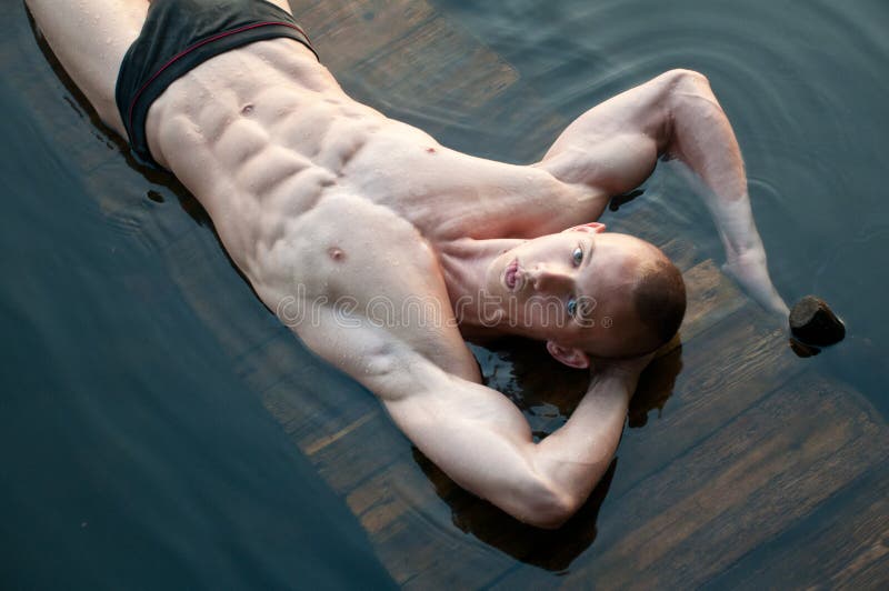 Model in het water royalty-vrije stock afbeelding Model in het water royalty-vrije stock afbeelding