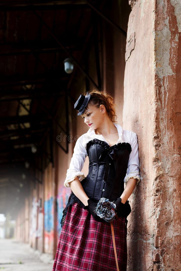 Model ubierający w wiktoriański lub steampunk stylu zdjęcie stock Model ubierający w wiktoriański lub steampunk stylu zdjęcie stock