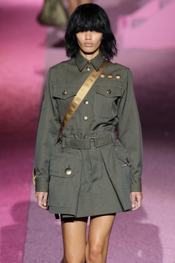 Model Veridiana Ferreira Walk the Runway at Marc Jacobs during Mercedes ...