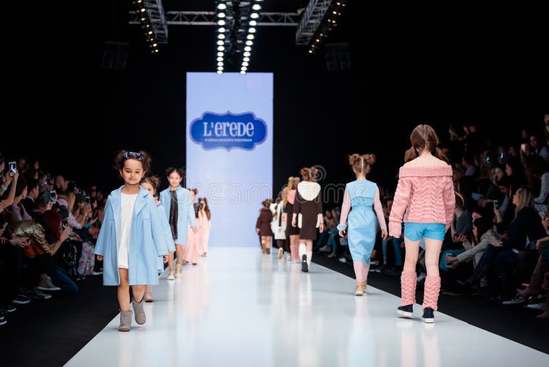 Подиум-l. Подиум состязание лучшие. Mercedes Benz Kiev Fashion Days 2012.