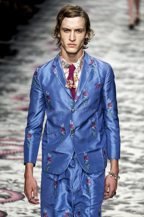 A Model Walks the Runway during the Gucci Show Editorial Stock Image -  Image of shirt, fashionable: 68120094