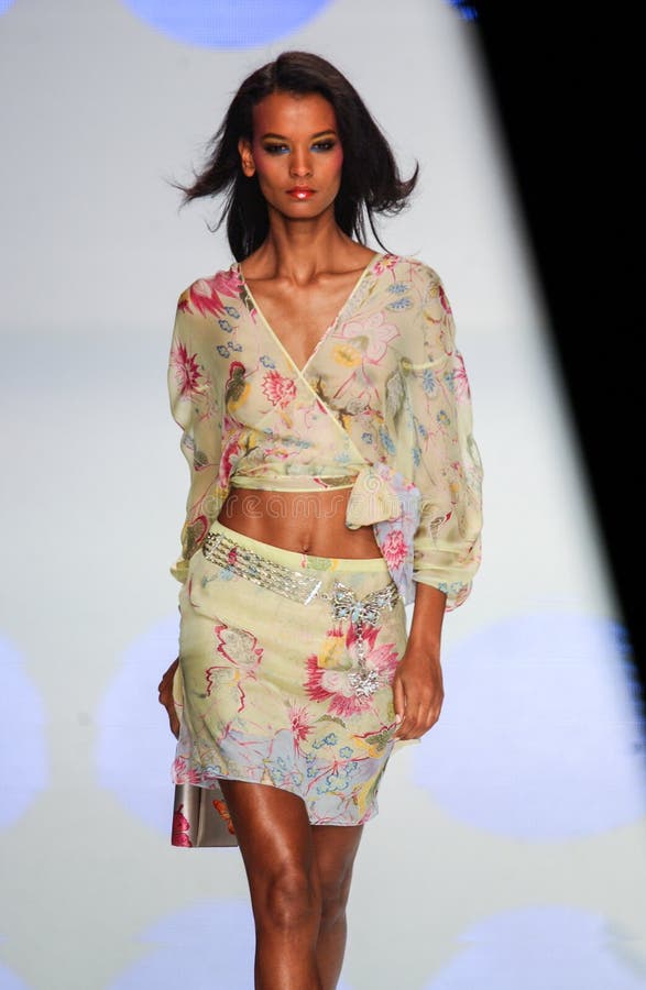 Model Yasmin Warsame Walks Runway Fashion Show of Valentino Ready-To ...