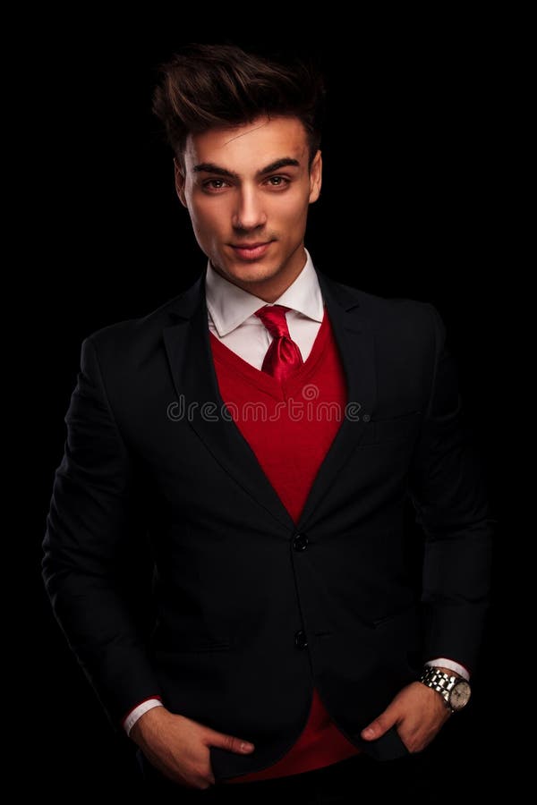 Abctract Imagem Do Terno Vermelho Do Homem Com O Laço Vermelho E Meia  Máscara No Bolso Royalty Free SVG, Cliparts, Vetores, e Ilustrações Stock.  Image 62784404