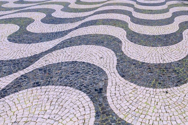 Modelli della pavimentazione delle mattonelle dell'estratto di Lisbona Portogallo immagine stock libera da diritti Modelli della pavimentazione delle mattonelle dell'estratto di Lisbona Portogallo immagine stock libera da diritti
