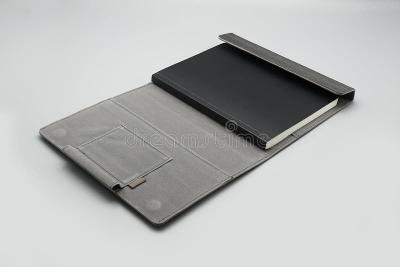 Modello bianco del libro del taccuino della carta in bianco del libretto di legno della copertura fotografia stock libera da diritti