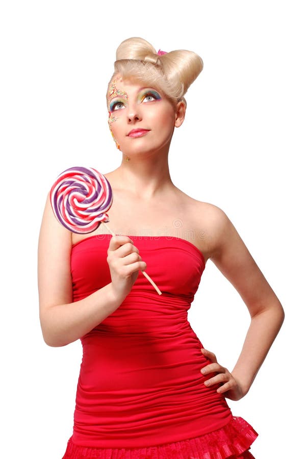 Modello biondo sveglio di stile della bambola con la caramella immagine stock libera da diritti Modello biondo sveglio di stile della bambola con la caramella immagine stock libera da diritti