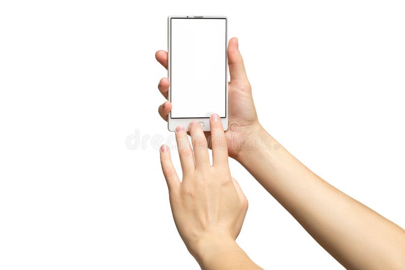 Modello delle mani femminili che tengono cellulare bianco moderno con lo schermo in bianco